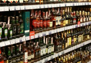 Γαλλία: Ανησυχία για την ελάχιστη τιμολόγηση στα αλκοολούχα ποτά