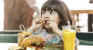 Η επίδραση των εστιατορίων Fast Food στην παιδική παχυσαρκία