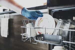 Πως να γεμίζετε και πως να αδειάζετε σωστά το πλυντήριο πιάτων