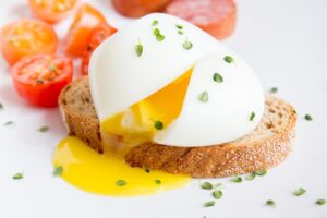 “Runny Eggs”: Ο κίνδυνος κατανάλωσης ωμού αυγού