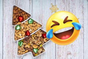 Πολύ γέλιο στον Πειραιά: Βίντεο-σοκ από την κατανάλωση ξηρών καρπών με χρήση… εκσκαφέα