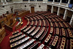 Βουλή: Υπερψηφίστηκε η τροπολογία για τους «εργάτες γης»