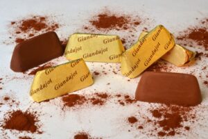 Ιταλοελβετικός “πόλεμος” για τα σοκολατάκια gianduiotto