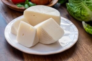 Το βότανο που σκοτώνει βακτήρια και μούχλα στο πρόβειο τυρί