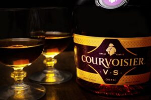 Η Ιταλική Campari αγοράζει το ιστορικό Γαλλικό κονιάκ Courvoisier