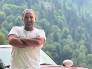 Σκότωσε διανομέα και έφυγε από τη χώρα