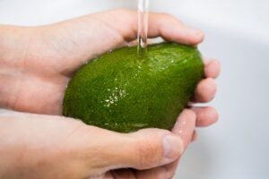 Τι θα συμβεί εάν καταναλώσετε άπλυτα φρούτα και λαχανικά;