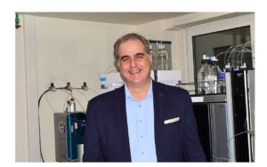 Α. Γιαννούσιος (VELTIA): Η “προσωπογραφία” ενός καθηγητή Χημείας που διαπρέπει στον κλάδο των εργαστηρίων αναλύσεων