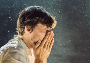 Σταματάει η καρδιά μας όταν φτερνιζόμαστε;