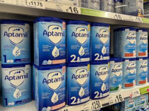 Βρεφικό Γάλα: Η Danone μειώνει τις τιμές στο Aptamil 7% – Mέσα σε δύο χρόνια έχει αυξήσει την τιμή πάνω από 25% στη Βρετανία!
