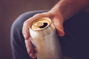 Αυστηρή σύσταση: Γιατί δεν πρέπει να αναμειγνύετε αλκοόλ με ενεργειακά ποτά