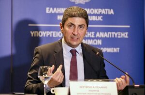 Μήνυμα Αυγενάκη στους αγρότες από το βήμα της Βουλής: Ελάτε να συζητήσουμε και να πάρουμε ρεαλιστικές αποφάσεις μαζί