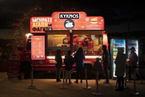 Η KYKNOS μοίρασε αγάπη με φαγητό και στήριξε το Σωματείο ΕΛΠΙΔΑ