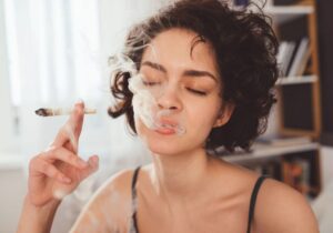 Νέα έρευνα συνδέει την βουλιμία με τη χρήση κάνναβης