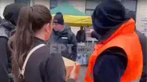 Βρυξέλλες: Ελληνική καφετέρια κέρασε τυρόπιτες και φαγητό τους αγρότες που διαδηλώνουν