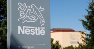 Nestle: Χαμηλότερη των προβλέψεων η αύξηση των πωλήσεων λόγω των αυξημένων τιμών