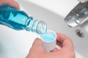 Ερευνητές συνιστούν προσοχή στην χρήση στοματικού διαλύματος λόγω συσχέτισης με καρδιομεταβολικά νοσήματα