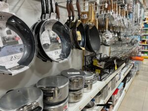 Κατσαρόλες και ταψιά: Ποια είναι τα πιο επικίνδυνα και ποια καταλληλότερα για την υγεία μας