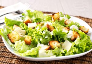 Πώς να φτιάξετε μια Vegan σαλάτα του Καίσαρα