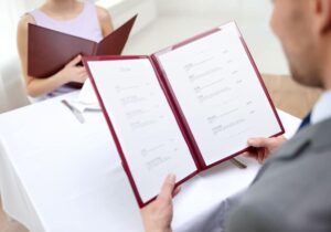 Πάνω από 9.000 θανάτους που σχετίζονται με την παχυσαρκία, μπορεί να αποτρέψουν οι θερμίδες στα μενού εστιατορίων