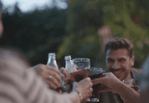Το νέο Video της Coca-Cola με τον Άκη Πετρετζίκη