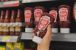 Η Ketchup της Heinz ασφαλίζει τους καταναλωτές για λεκέδες σε χαλιά έπιπλα και ρούχα!