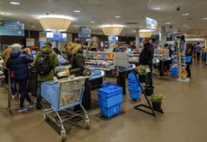 Καταναλωτές ζητούν αποζημίωση από το μεγαλύτερο σουπερμάρκετ της Ολλανδίας για απαίτηση υψηλότερης τιμής