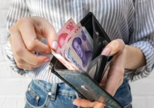 Κίνα: Πρόστιμo σε KFC για απόρριψη πληρωμών σε μετρητά