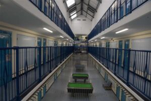 Κρατούμενοι της κουζίνας δηλητηρίασαν σωφρονιστικούς υπαλλήλους σε φυλακή της Βρετανίας