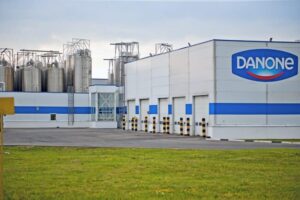 Η Danone καταλήγει σε συμφωνία για τη μείωση της χρήσης πλαστικών