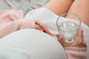 Το νερό με φθόριο κατά τη διάρκεια της εγκυμοσύνης συνδέεται με αυξημένο κίνδυνο παιδικών νευροσυμπεριφορικών προβλημάτων