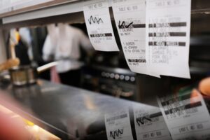 Θεσσαλονίκη: Παρίστανε τον εφοριακό για να εξαπατήσει ιδιοκτήτη εστιατορίου