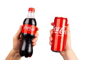 Cola Cola και αναψυκτικά: Γιατί σε μπουκάλι έχουν μικρότερη διάρκεια ζωής από το κουτί