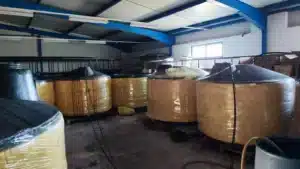 Νοθευμένο αλκοόλ: Είχε ολόκληρο αποστακτήριο μέσα στο σπίτι του στο Ηράκλειο – 2 Συλλήψεις (φωτο)