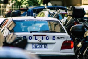 Εκβίαζαν αγρότες στην Κρήτη, έκλεβαν ζώα και καταπατούσαν αγροτεμάχια – 16 συλλήψεις