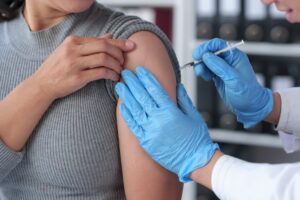 Γιατί κάνουμε ένα εμβόλιο για την ιλαρά και πολλά για τη γρίπη;