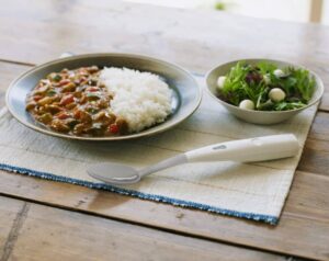 Υψηλή πίεση: Αρχίζουν οι πωλήσεις του ηλεκτρικού κουταλιού που προσθέτει αλμύρα στο ανάλατο φαγητό