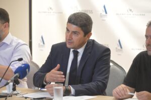 Συγνώμη ζήτησε ο πρώην ΥπΑΑΤ Λ. Αυγενάκης για την επίθεση σε υπάλληλο του Ελ. Βενιζέλος (Video)