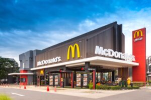 Τραγωδία σε McDonald’s: Παππούς σκοτώθηκε σε ανταλλαγή πυρών ενώ αγόραζε φαγητό για τα εγγόνια του