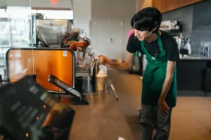 Τι είναι το σύστημα Siren που εφαρμόζουν τα Starbucks και επιταχύνει τον χρόνο εξυπηρέτησης – Δείτε Video