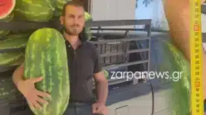 Ο κτηνοτρόφος που παντρεύτηκε την κόρη του καρπουζά και πλέον παράγει καρπούζια “γίγαντες”…
