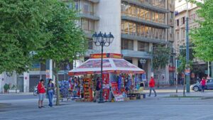 Περίπτερα: Προσοχή στους κανόνες ΔΙΕΠΠΥ – Πρόστιμο 2.000€ στη Νέα Σμύρνη