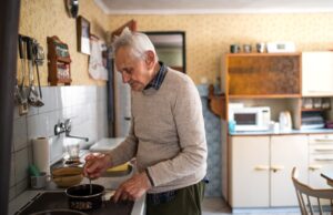 Σχεδόν 1 στους 10 Ευρωπαίους δεν μπορεί να αντέξει οικονομικά ένα σωστό γεύμα