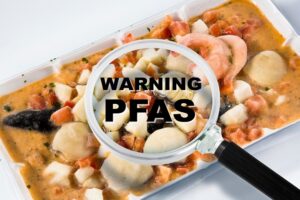 Χημικές ουσίες «forever chemicals» σε θαλασσινά και άλλα τρόφιμα: Ανιχνεύσεις στο 7,2% των δειγμάτων του FDA το 2024