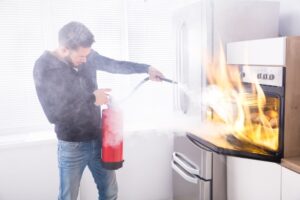 Πυρκαγιά από τη λαδόκολλα στον φούρνο – Τι πρέπει να προσέξετε για να αποφύγετε τον κίνδυνο