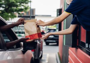 Το πρώτο Mc Donald’s drive thru στον κόσμο έγινε για να εξυπηρετήσει στρατιώτες