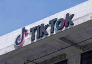 Μαζική τροφική δηλητηρίαση στα κεντρικά του Tik Tok