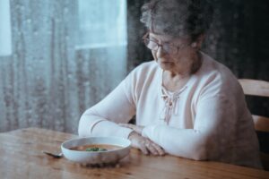 Προσέξτε τα μάτια σας και ρυθμίστε τη  χοληστερόλη για να μειώσετε τον κίνδυνο άνοιας – Νέα μελέτη