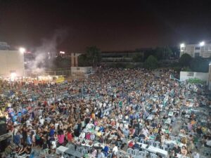Ελληνικά εστιατόρια εναντίον πανηγυριών: “θέτουν σε κίνδυνο τη δημόσια υγεία”