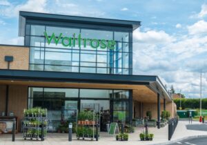 Απολύθηκε από τον Waitrose επειδή έτρωγε απορρίμματα τροφίμων και τώρα έχει δική του επιχείρηση